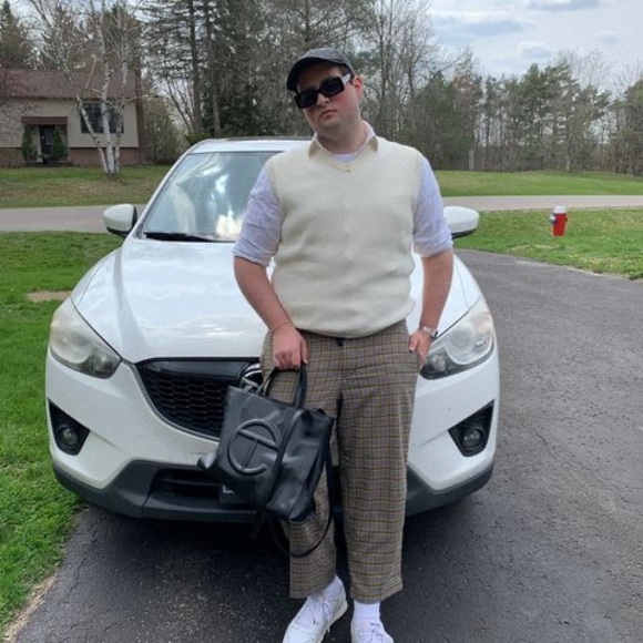 Meet your Posher, Benjamin - Picture 1 of 1